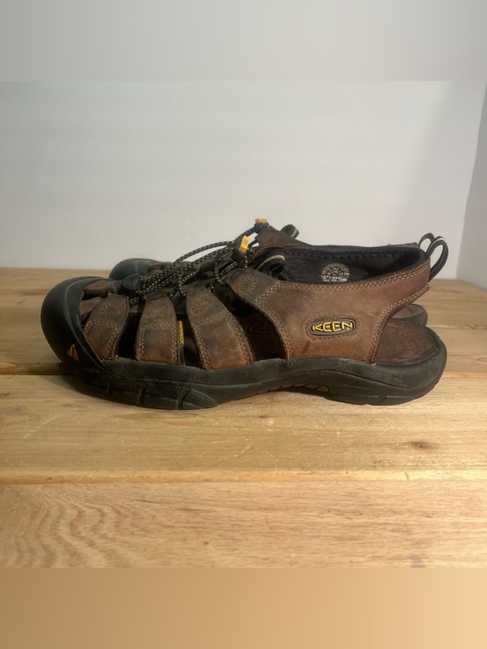 Keen Shoe Men 10.5 Newport Leather Water Sandals Hiking Closed Toe 1001870 Brown